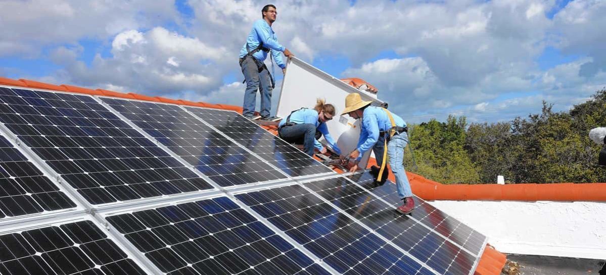 how-to-cool-off-your-summer-ac-costs-with-solar-1199x545